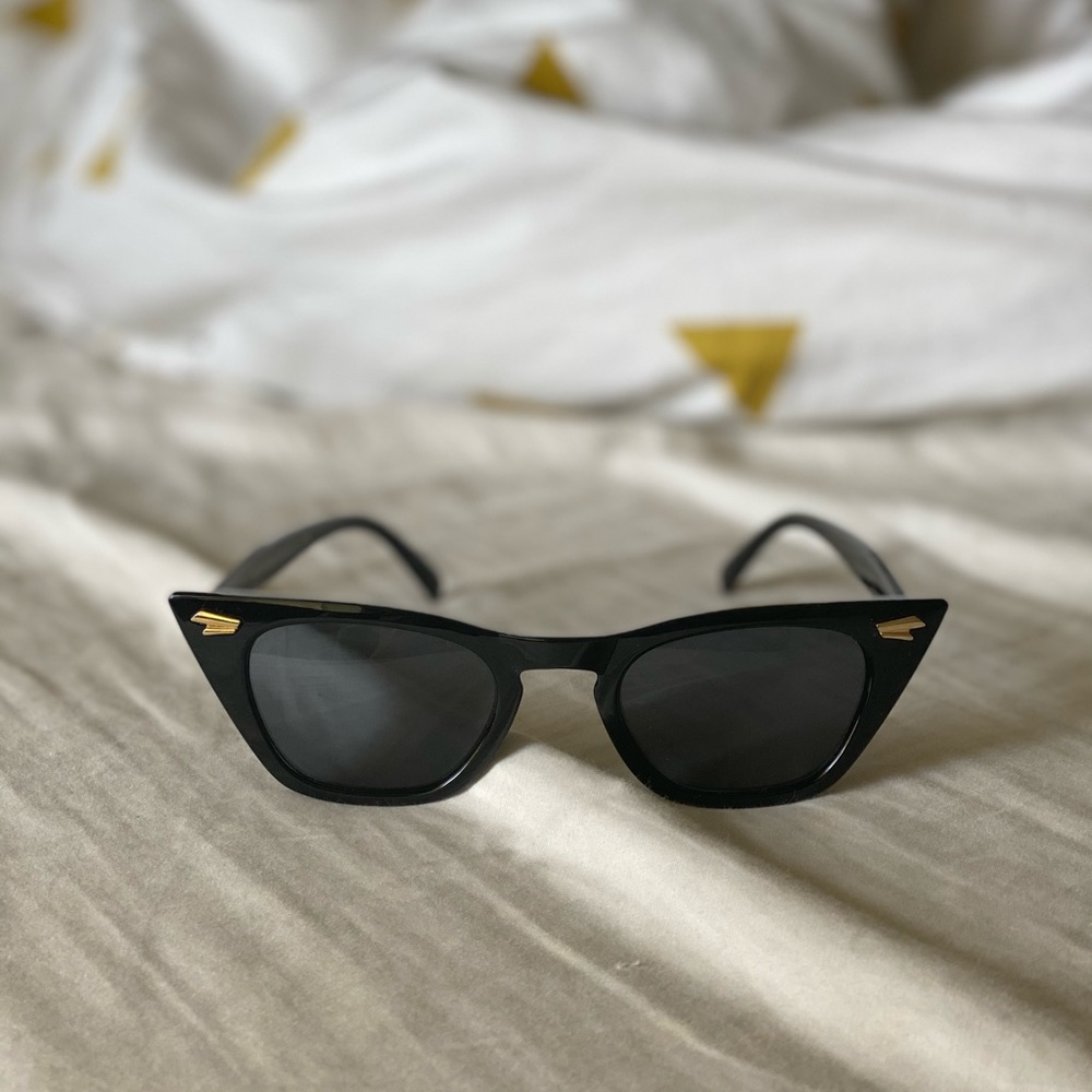 Chic black sunglasses